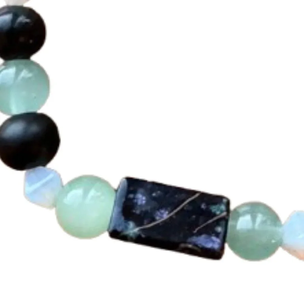Opaque, sea green & black beaded stretch bracelet. NWT (MJW028)